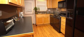 The Sonoma Cottage will be your home away from home, the perfect getaway spot!