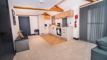 Microondas, horno, parrilla de estufa y lavavajillas