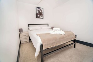 2 bedrooms, iron/ironing board, WiFi, bed sheets