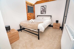 2 室のベッドルーム、アイロン / アイロン台、WiFi、ベッドシーツ