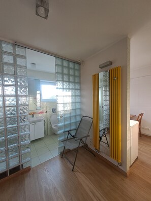 Bruser, bidet, håndklæder, Sæbe