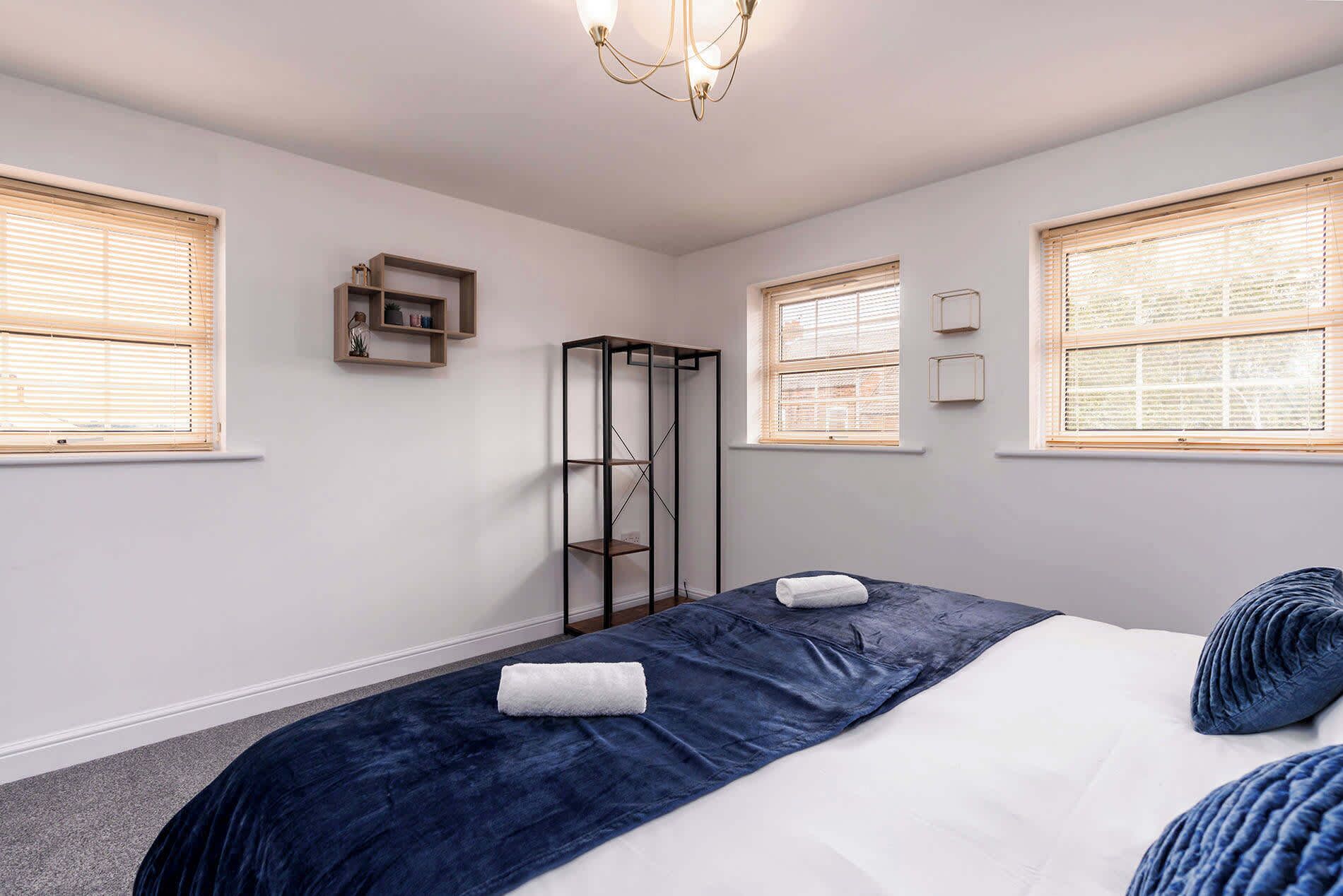 4 habitaciones, escritorio, tabla de planchar con plancha y wifi 