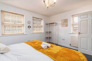 4 bedrooms, desk, iron/ironing board, WiFi