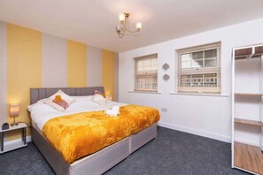 4 bedrooms, desk, iron/ironing board, WiFi