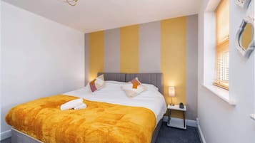 4 bedrooms, desk, iron/ironing board, WiFi