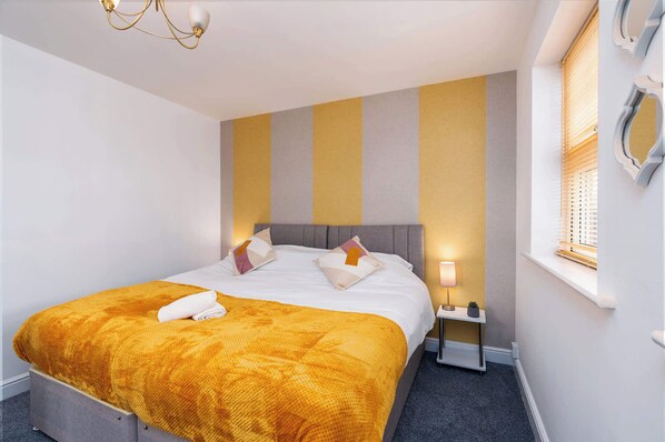 4 bedrooms, desk, iron/ironing board, WiFi