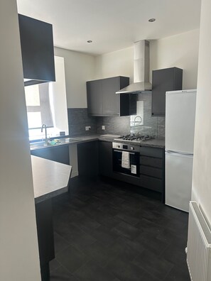 Apartment | Private kitchen | Fridge, microwave, oven, stovetop - Central 3-bed Seaside Apartment - Sleeps 5 (Arbroath)