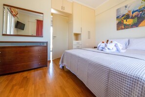 1 chambre, bureau, fer et planche à repasser, Wi-Fi gratuit