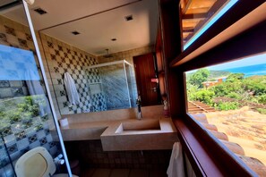 Superior Double Room, Sea View | Bathroom | Shower, free toiletries, towels - Forno Beach GUEST HOUSE (Buzios)