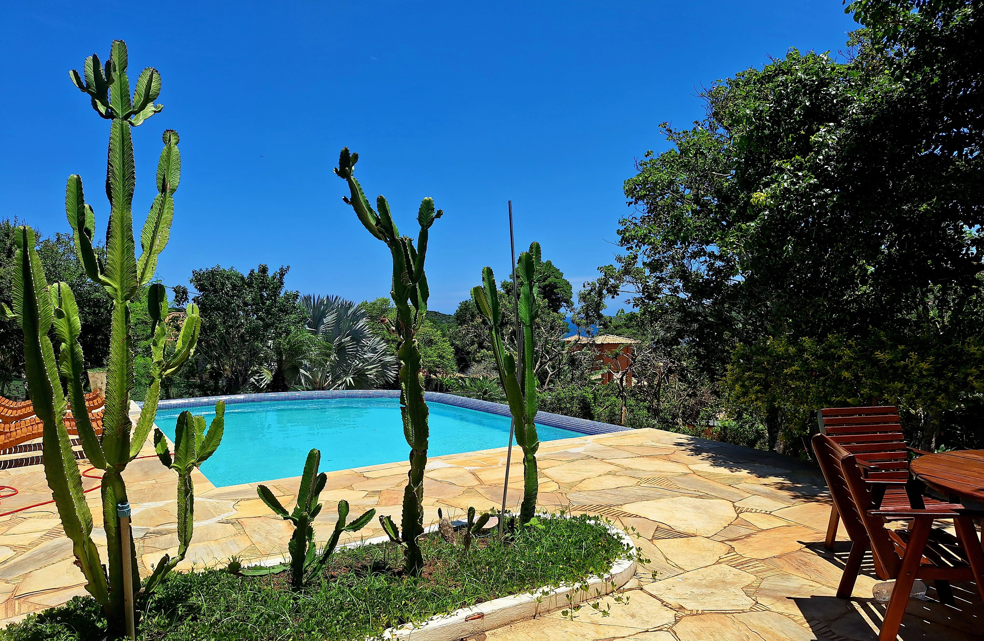 15 piscinas al aire libre, sombrillas, tumbonas