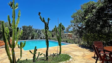 15 piscinas al aire libre, sombrillas, tumbonas