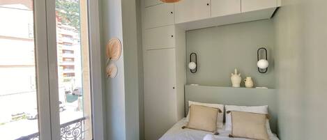 1 bedroom, iron/ironing board, travel cot, free WiFi