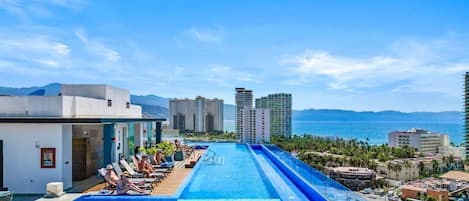 浪漫公寓 | 泳池 | 室外游泳池,日光浴躺椅