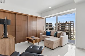 Apartamento galeria | Área de estar | TV LED