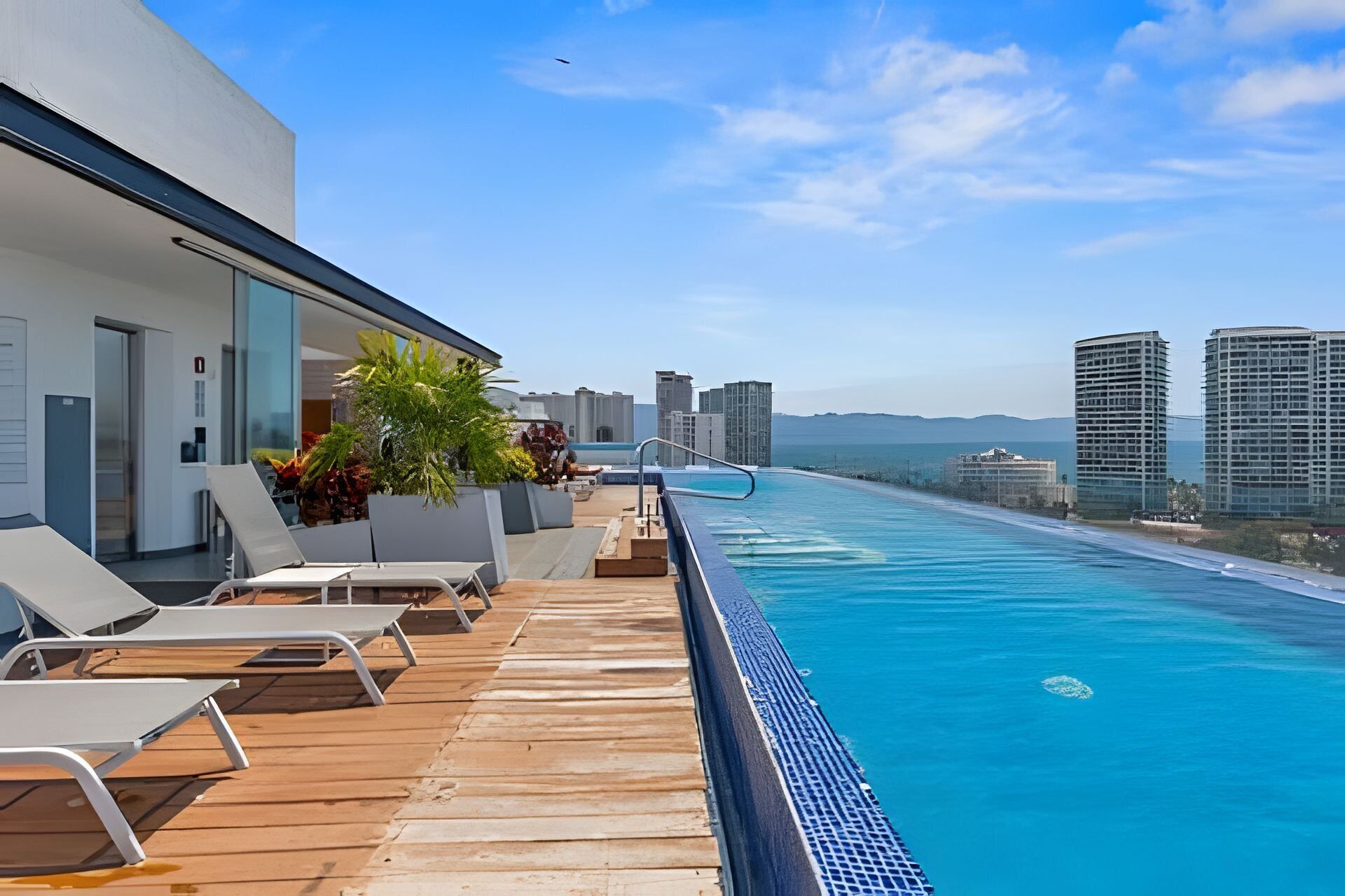 Außenpool, Liegestühle