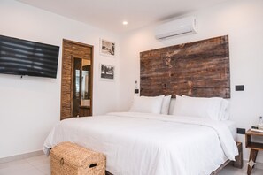 Romantic Apartment | Premium bedding, individually decorated, individually furnished