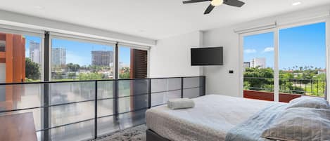 Premium bedding, in-room safe, laptop workspace, blackout curtains