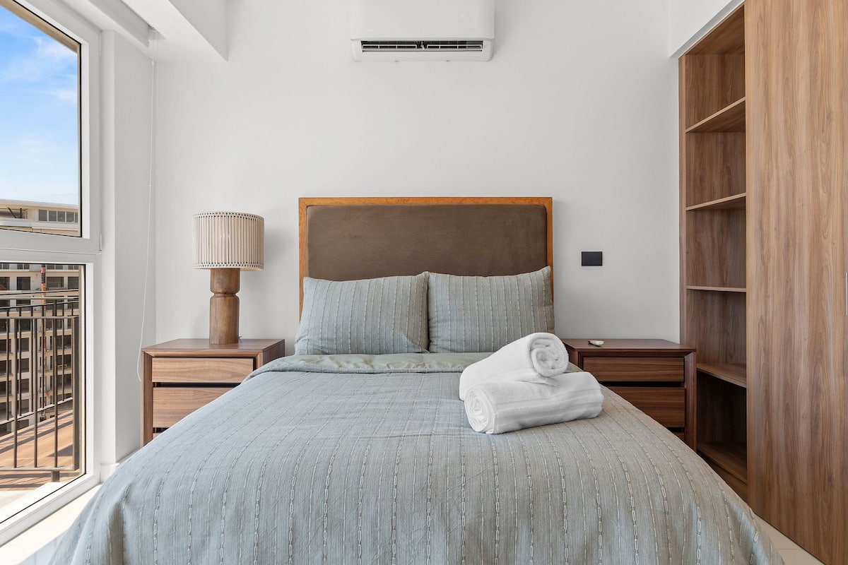 Family Apartment | Egyptian cotton sheets, premium bedding, blackout drapes, soundproofing