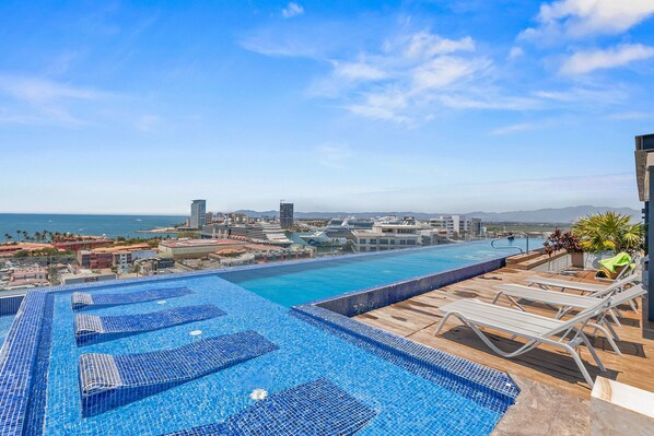 Family Apartment | Pool | Outdoor pool, sun loungers - Zoho Skies by Monyxbnb (Puerto Vallarta)