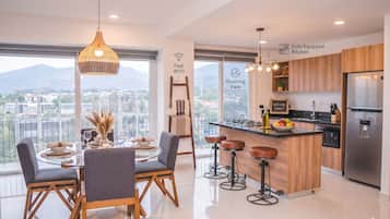 Romantic Apartment | Dining