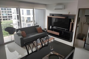 Classic-Apartment | Wohnbereich | LED-Fernseher