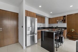 Full-size fridge, microwave, coffee/tea maker, electric kettle