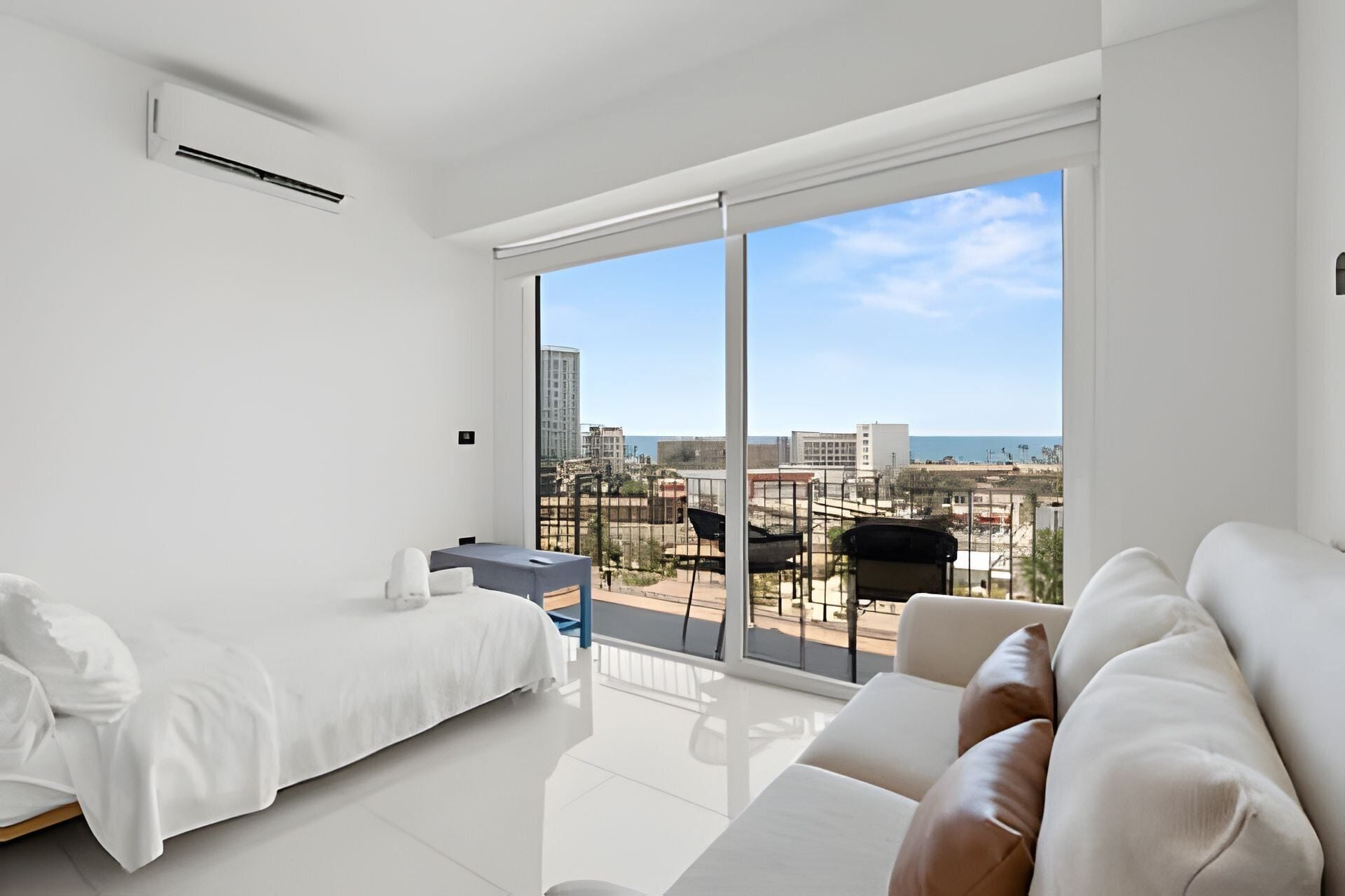 Gallery Apartment | Premium bedding, laptop workspace, blackout drapes, soundproofing
