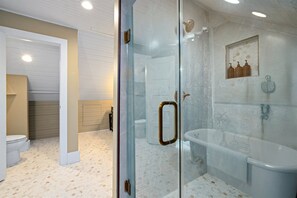 Dusche, Haartrockner, HandtĂŒcher