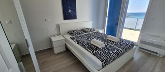 Spacious 5-Bedroom Family Villa with Pool