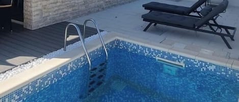 Piscina all'aperto, una piscina riscaldata