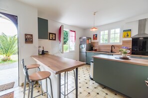 Réfrigérateur, micro-ondes, four, lave-vaisselle