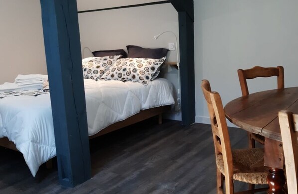 Quarto família, vista para o rio | Quartos à prova de som, Wi-Fi de cortesia