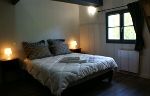 Rom – deluxe, elveutsikt | Lydisolert og wi-fi (inkludert)