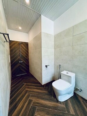 Deluxe Double Room, Mountain View | Bathroom