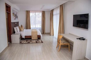 Free WiFi, bed sheets - Asumbi Resort (Asumbi)