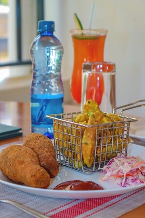 Tägliches inbegriffenes kontinentales Frühstück