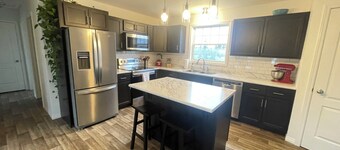 Cozy Family Home in the heart of Kensington.  Close to all amenities!