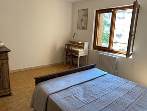 2 bedrooms, iron/ironing board, travel cot, WiFi - Village house (Montagnac)