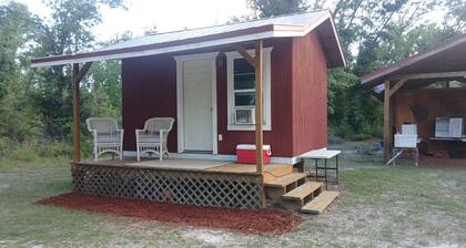 Friendlys River Retreat private
Rustic Camping Cabin sleeps 4+with tent camping