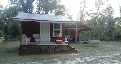Friendlys River Retreat private
Rustic Camping Cabin sleeps 4+with tent camping