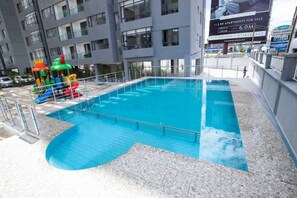 Pool - Cozy, Posh Apt: Swim Pool, Gym & near Restaurants (Nairobi)