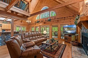 Fernseher, Kamin, DVD-Player, Tischfußball