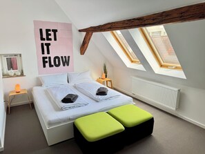 3 habitaciones, tabla de planchar con plancha, wifi y ropa de cama