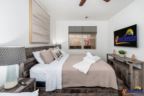 Skrivebord, strygejern/strygebræt, gratis Wi-Fi, sengetøj