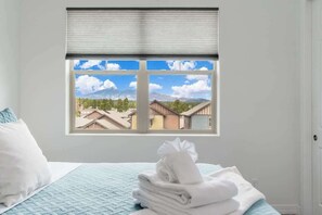 5 bedrooms, iron/ironing board, travel cot, WiFi - Flagstaff 5BR Cabin | Game Room | Firepit | (Flagstaff)