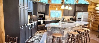 Mountain lodge in central PA,  with Wi-Fi, a heated  pool and hot tub.