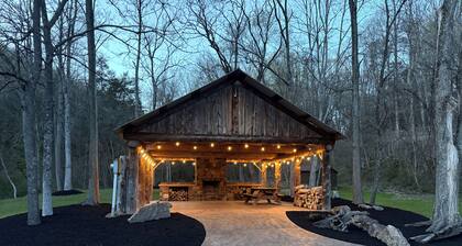 Mountain lodge in central PA, with Wi-Fi, a heated pool and hot tub.