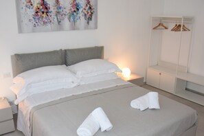 2 slaapkamers, een strijkplank/strijkijzer, gratis wifi, beddengoed