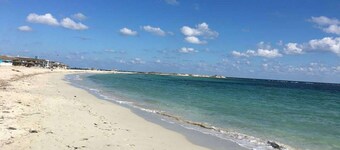 House 7 minutes walk from the beach with Jacuzzi