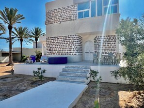 Terrace/patio - House 7 minutes walk from the beach with Jacuzzi (TEZDAINE)